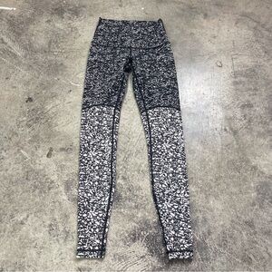 LULULEMON Wunder Under Black and White Patterned Leggings